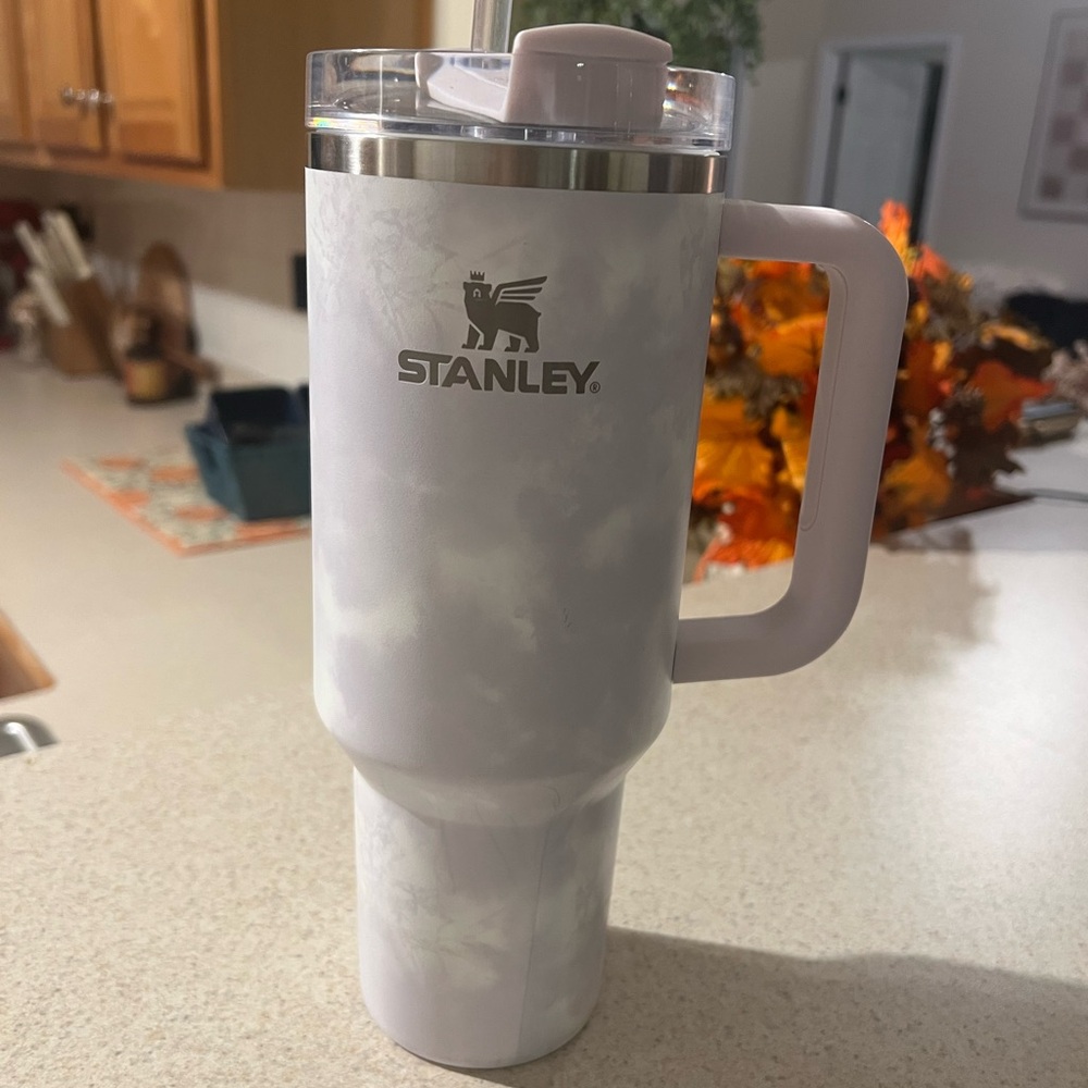 Stanley Marble White & Purple Tumbler with Handle